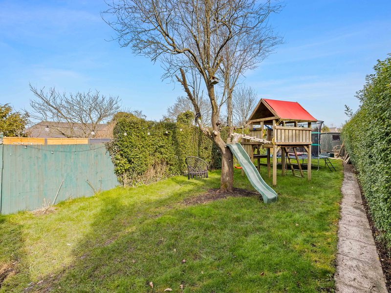 3 bed House - Semi For Sale in Redhill, Surrey - 3