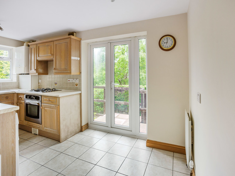 2 bed Maisonette For Rent in Redhill, Surrey - 3