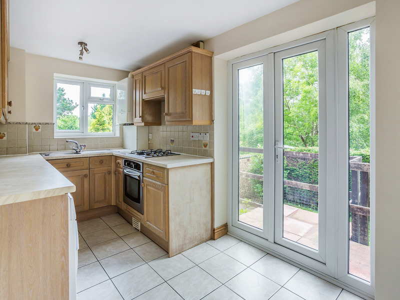 2 bed Maisonette For Rent in Redhill, Surrey - 2