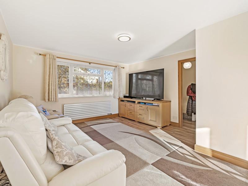 4 bed House - End Terrace For Sale in Reigate, Surrey - 3