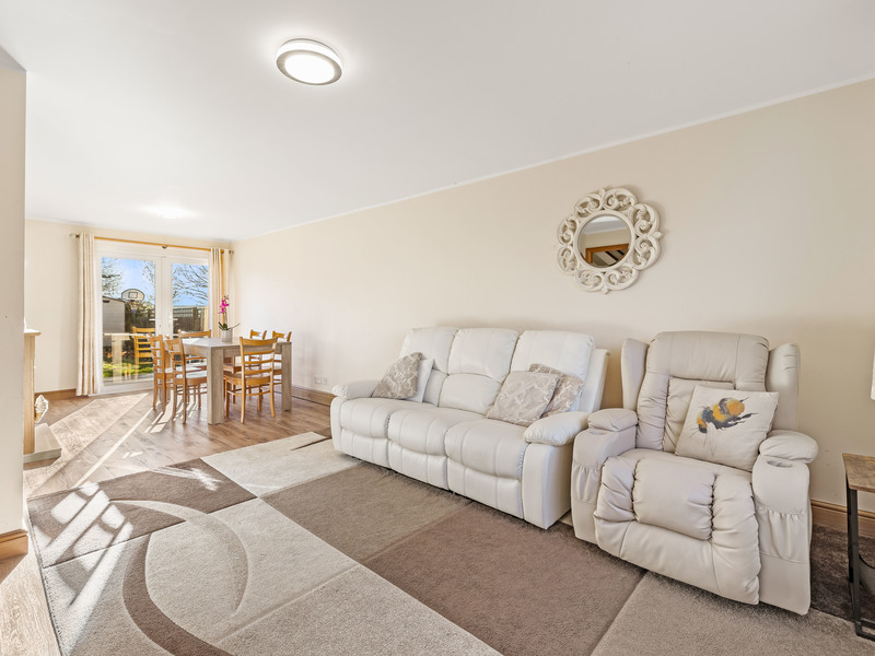 4 bed House - End Terrace For Sale in Reigate, Surrey - 2