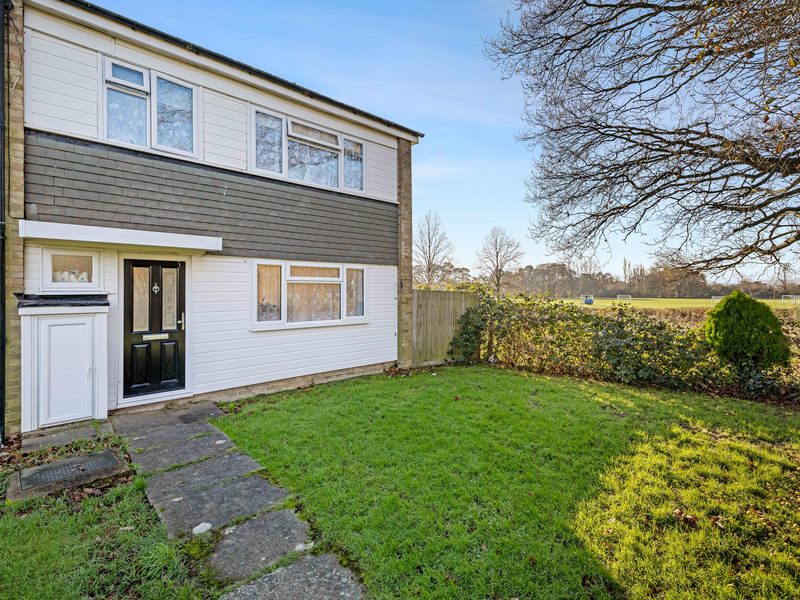 4 bed House - End Terrace For Sale in Reigate, Surrey
