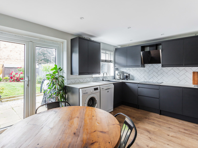 3 bed House - Terrace For Rent in Horley, Surrey