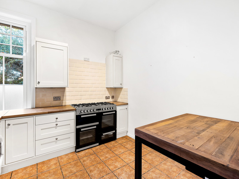 1 bed Apartment For Rent in Caterham, Surrey - 3