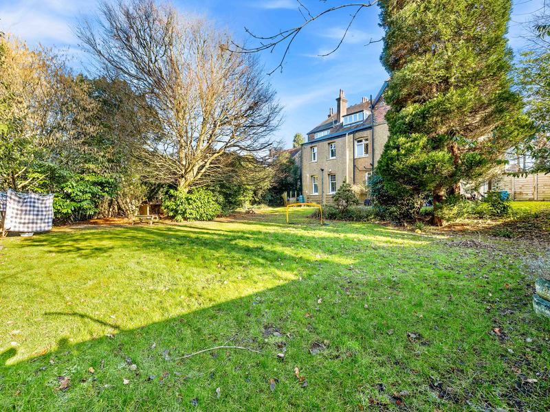 1 bed Apartment For Rent in Caterham, Surrey - 2
