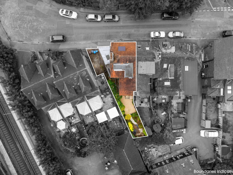 4 bed House - End Terrace For Sale in Redhill, Surrey - 2