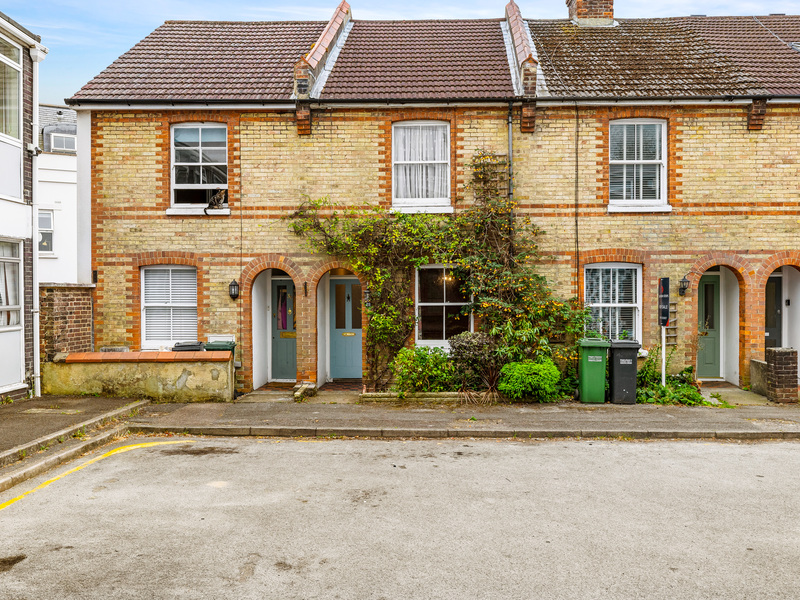 3 bed House - Terrace For Sale in Reigate, Surrey - 2
