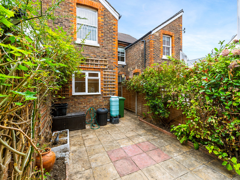 3 bed House - Terrace For Sale in Reigate, Surrey