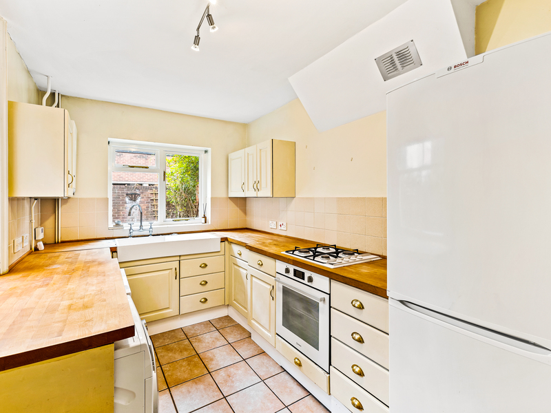 3 bed House - Terrace For Sale in Reigate, Surrey - 3