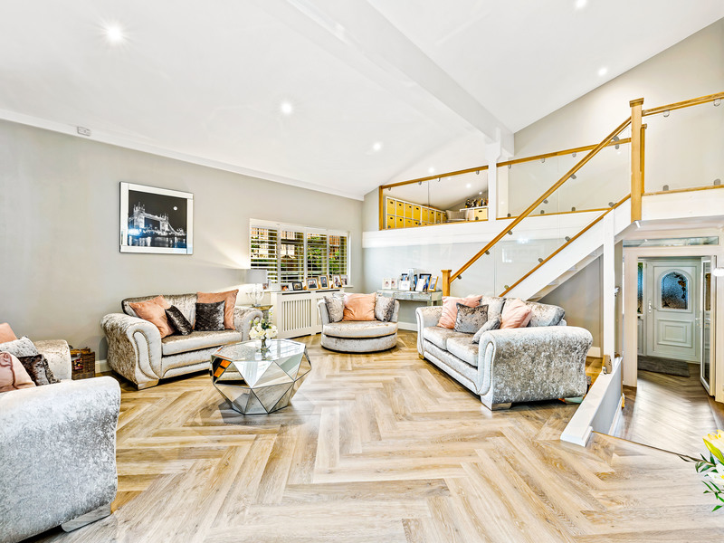 4 bed House - Detached For Sale in Tadworth, Surrey - 3