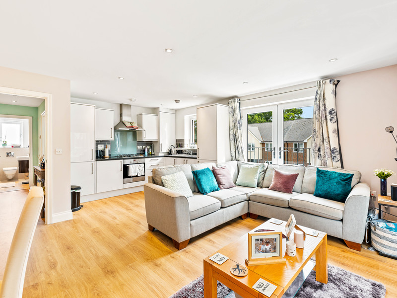 1 bed Apartment For Sale in Crawley, West Sussex - 2