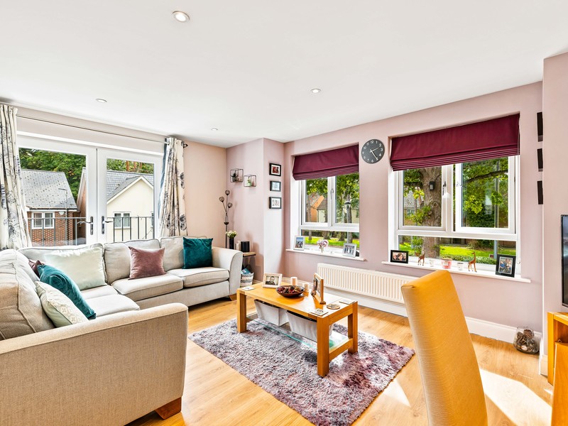 1 bed Apartment For Sale in Crawley, West Sussex - 3