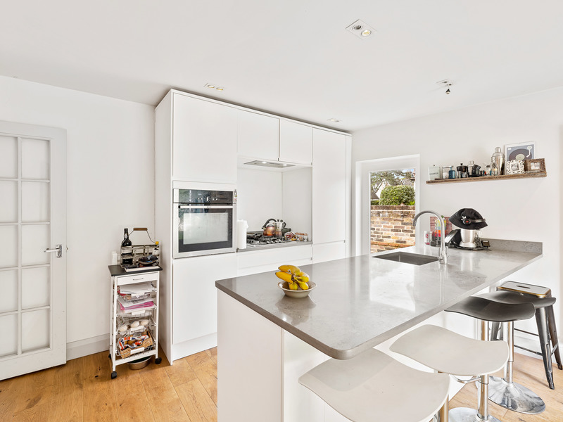 2 bed Apartment For Rent in Reigate, Surrey - 3