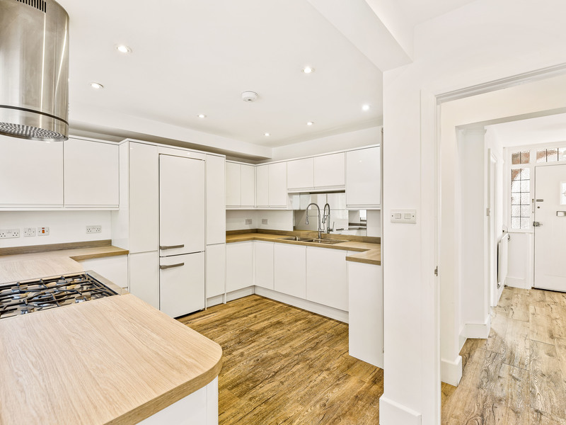 4 bed House - Semi For Rent in Reigate, Surrey - 2