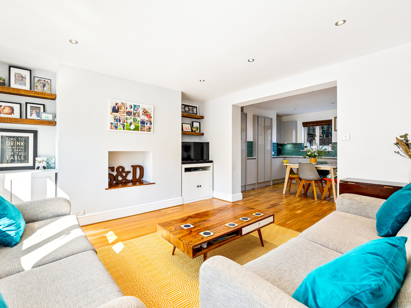 2 bed Maisonette For Sale in Dorking, Surrey