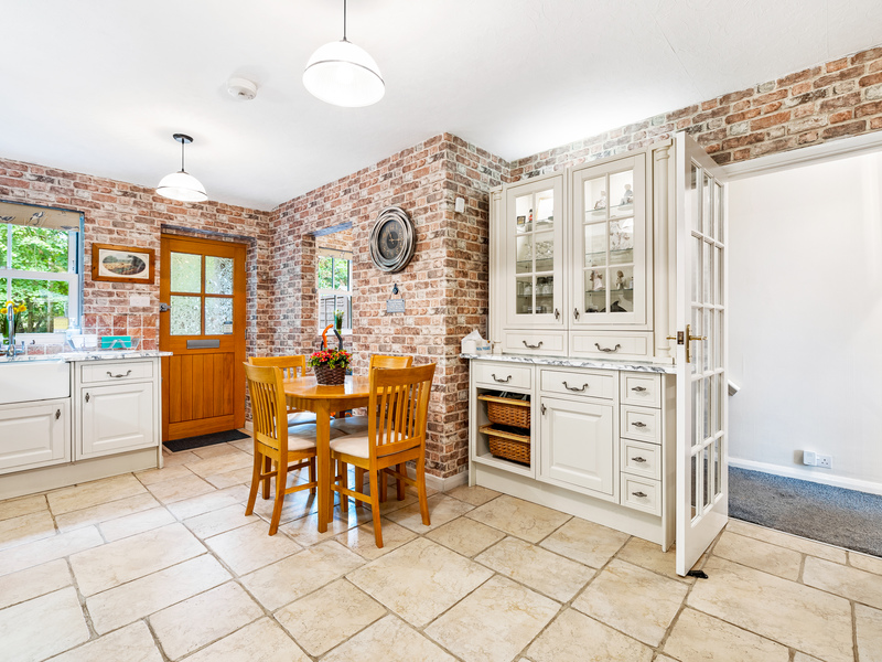 2 bed House - Terrace For Sale in Godstone, Surrey - 3