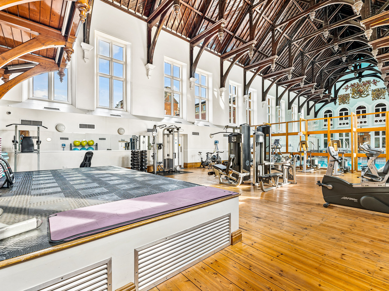 1 bed Apartment For Sale in Redhill, Surrey - 2