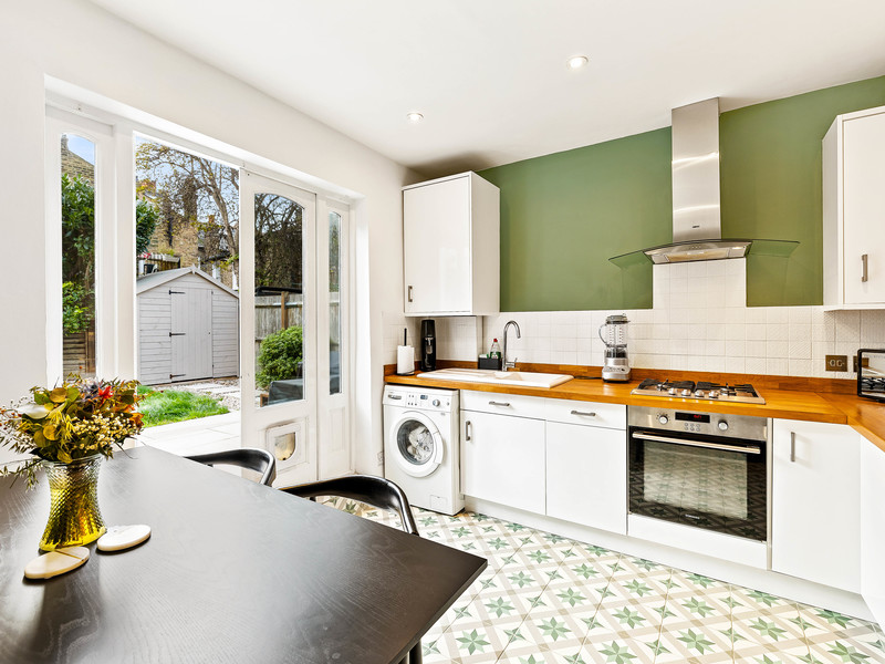 2 bed Maisonette For Rent in Tooting, London - 2