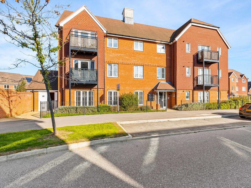 2 bed Apartment For Sale in Horley, Surrey - 2