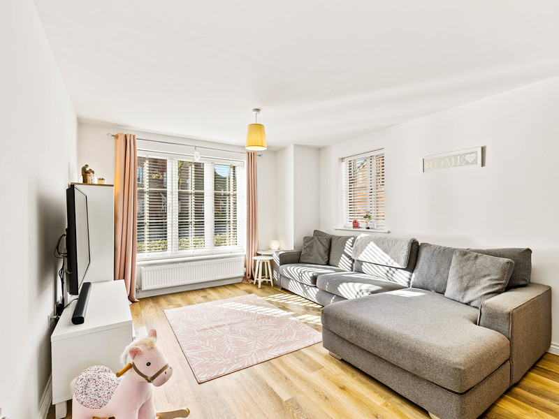 2 bed Apartment For Sale in Horley, Surrey