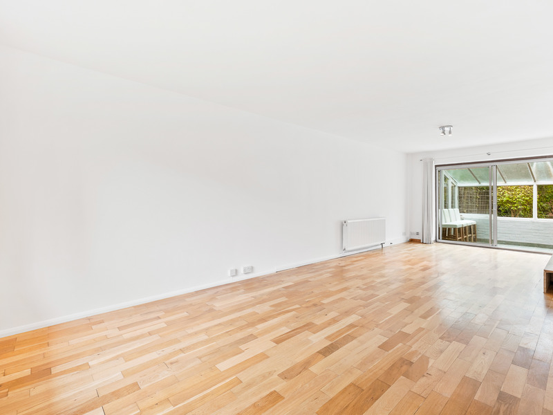 2 Bed Bungalow Semi For Sale in Caterham