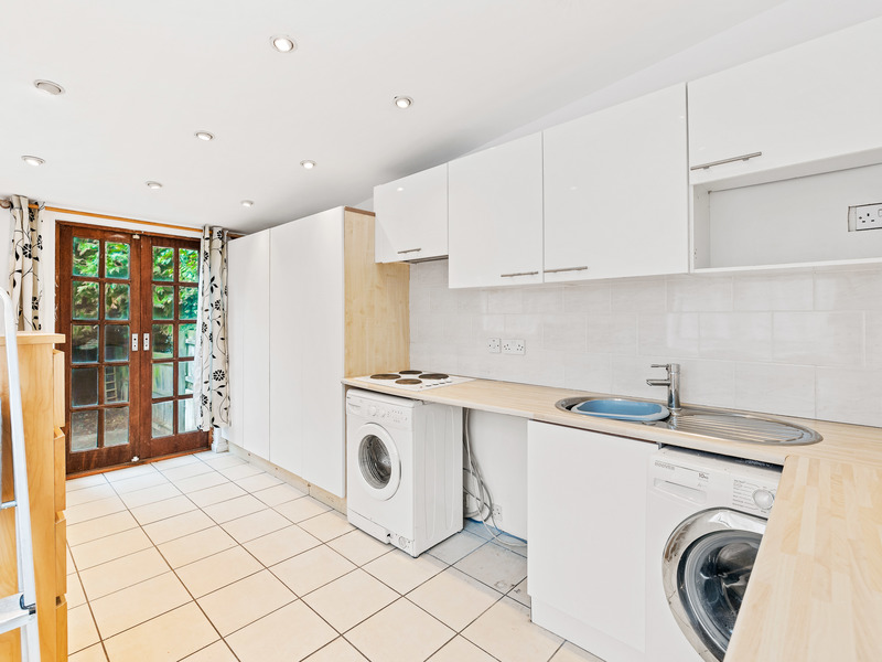 2 Bed Bungalow Semi For Sale in Caterham