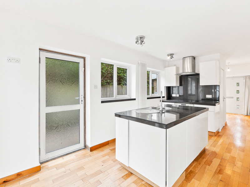 2 Bed Bungalow Semi For Sale in Caterham