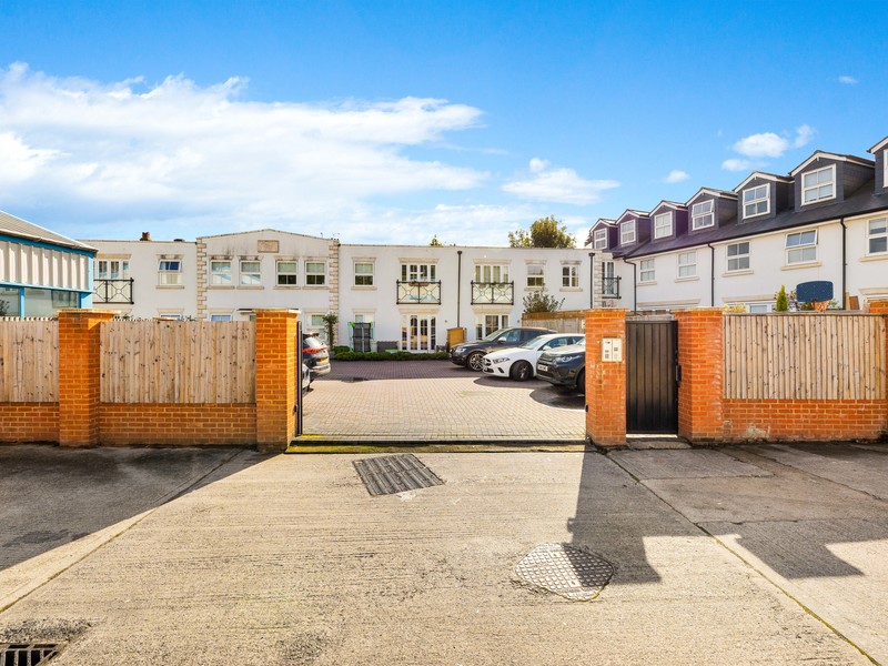 2 bed Apartment For Sale in Reigate, Surrey - 3