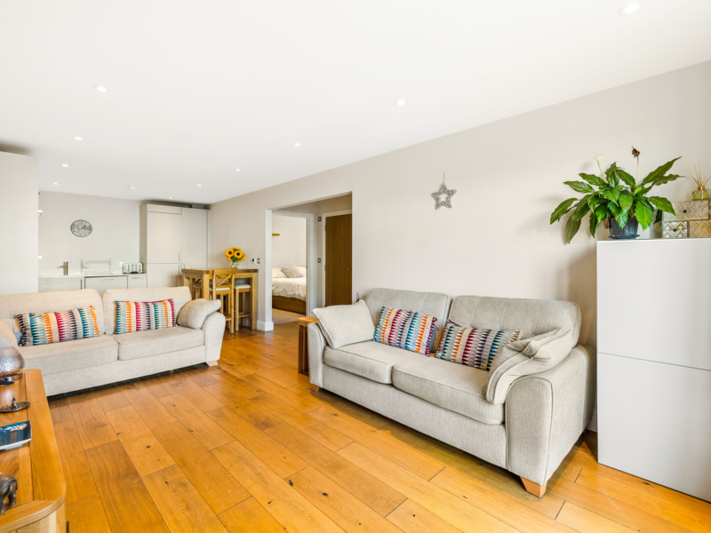 2 bed Apartment For Sale in Reigate, Surrey - 2