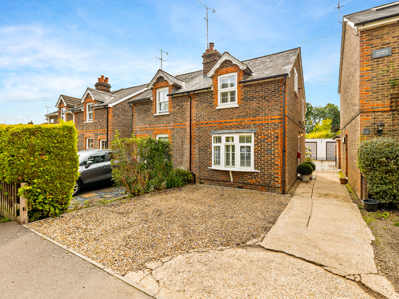 2 bed House - Semi For Sale in Horley, Surrey