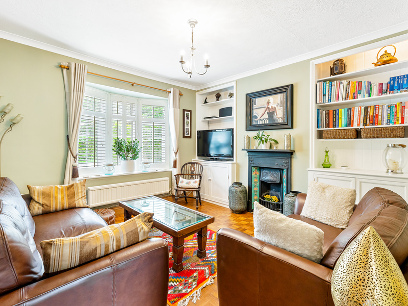2 bed House - Semi For Sale in Horley, Surrey - 2