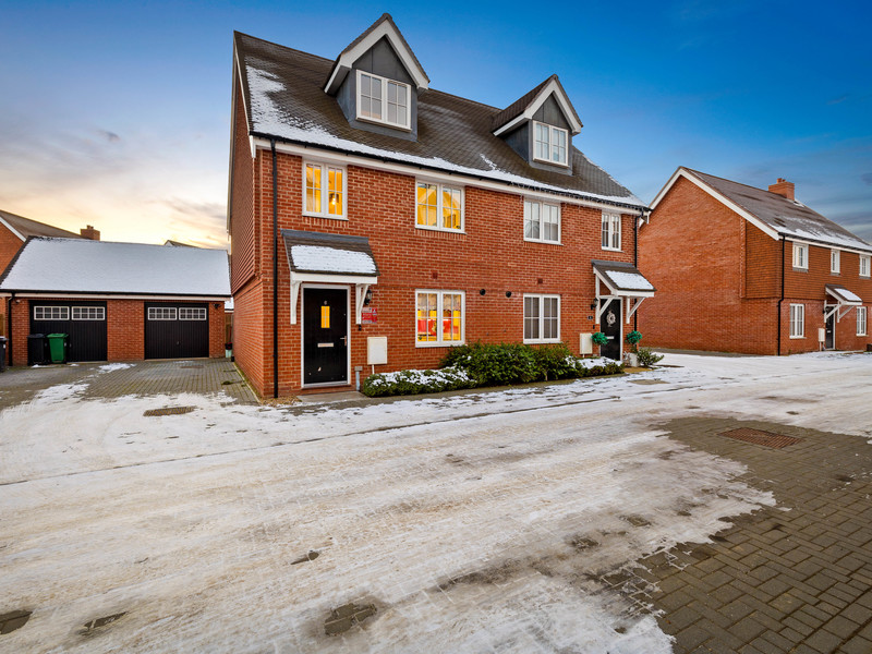 3 bed House - Semi For Sale in Horley, Surrey