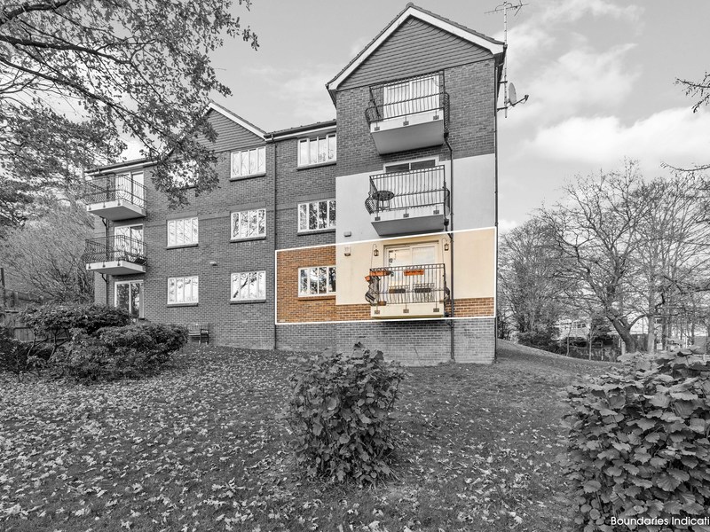 2 bed Apartment For Sale in Redhill, Surrey
