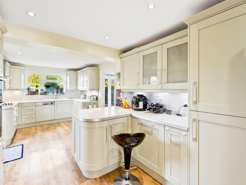 3 bed House - Semi For Sale in Horley, Surrey - 2