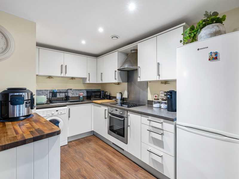 1 bed Apartment For Sale in Redhill, Surrey