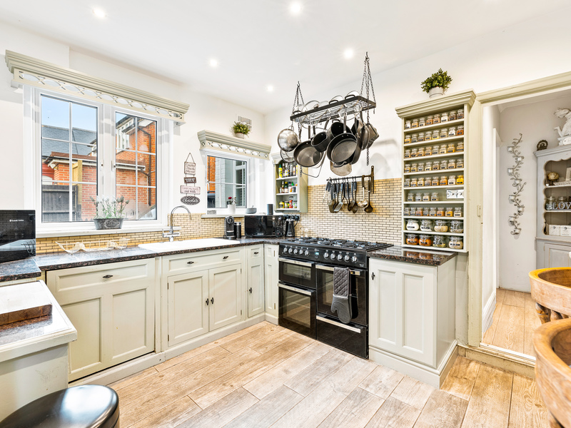 4 bed House - Detached For Sale in Horley, Surrey - 2