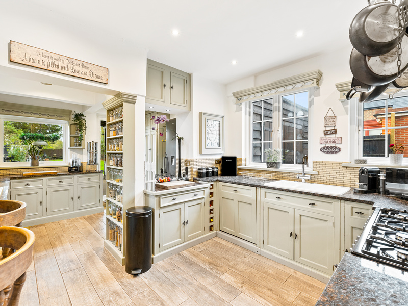 4 bed House - Detached For Sale in Horley, Surrey - 3