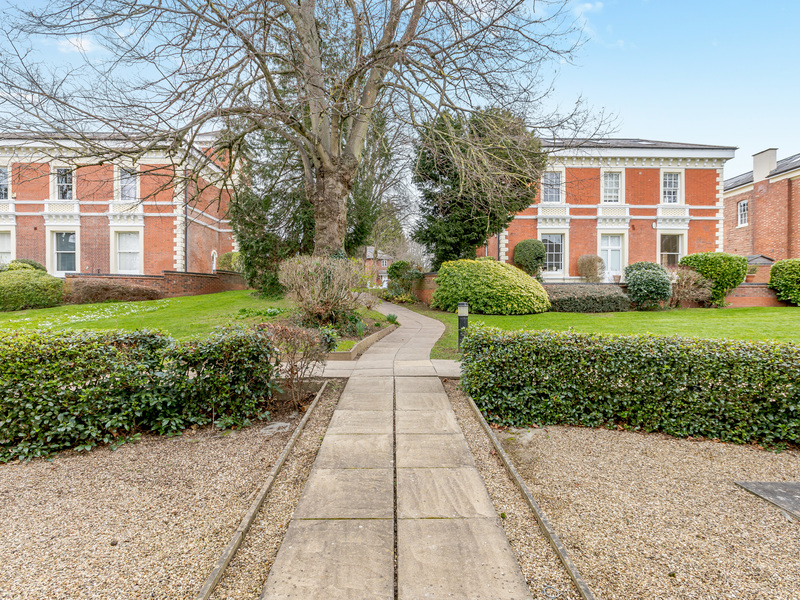 2 bed Apartment For Sale in Leamington Spa, Warwickshire - 2