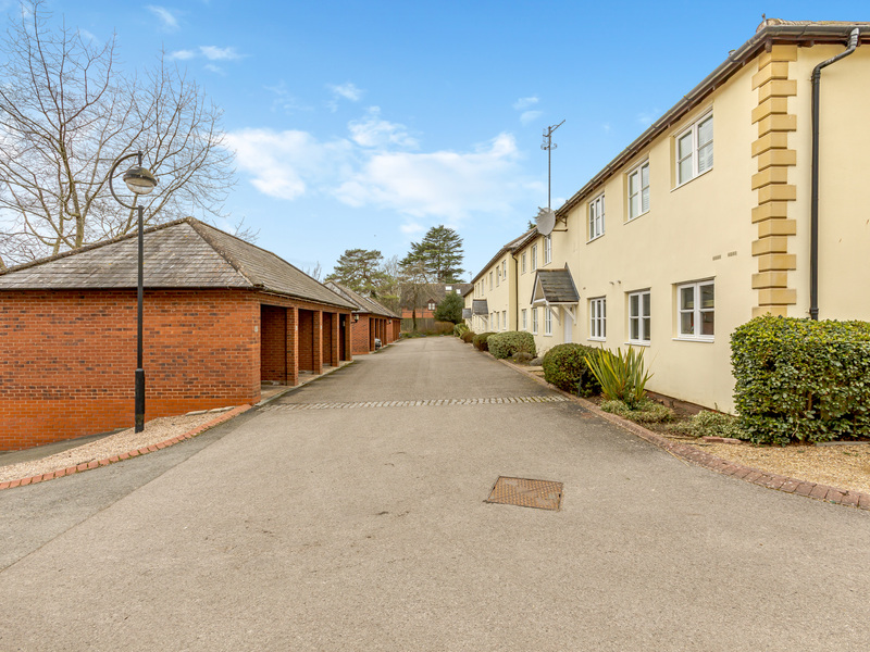 2 bed Apartment For Sale in Leamington Spa, Warwickshire - 3