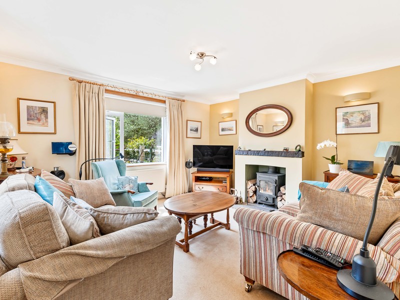 3 bed House - Semi For Sale in Lingfield, Surrey - 2