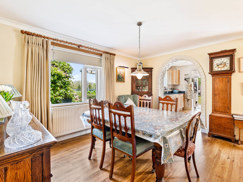 3 bed House - Semi For Sale in Lingfield, Surrey - 3