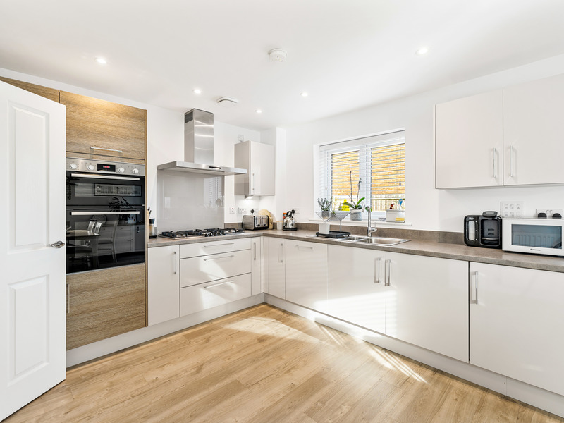 4 bed House - Semi For Sale in Horley, Surrey - 3