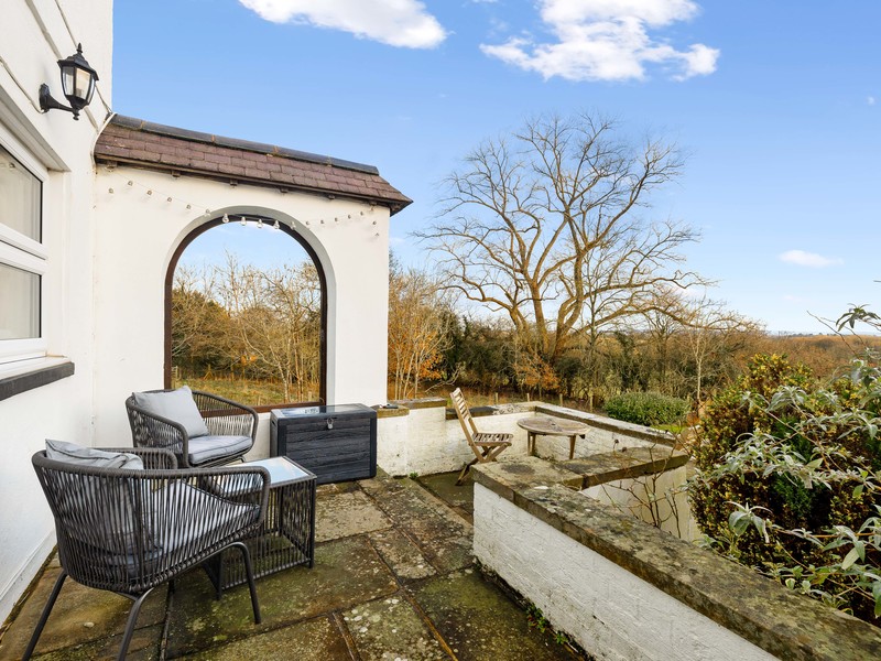 2 bed Apartment For Sale in Horley, Surrey - 3