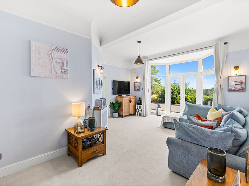 2 bed Apartment For Sale in Horley, Surrey