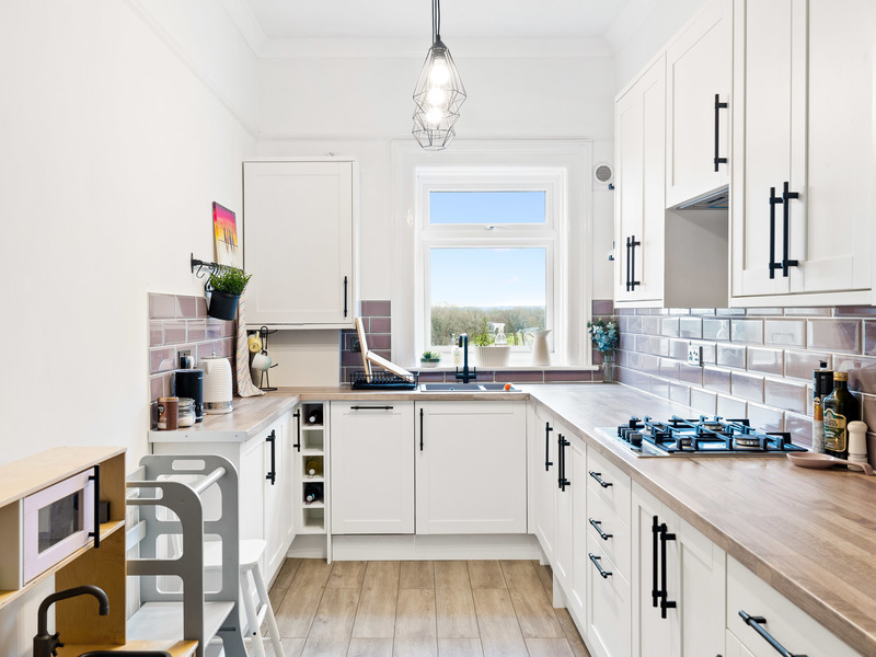 2 bed Apartment For Sale in Horley, Surrey - 2