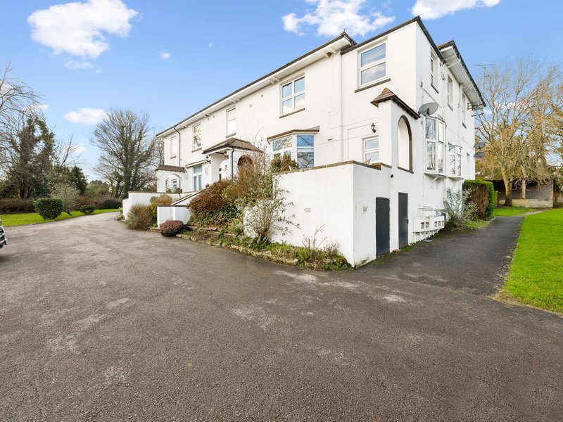 2 Bed Apartment For Sale in Horley