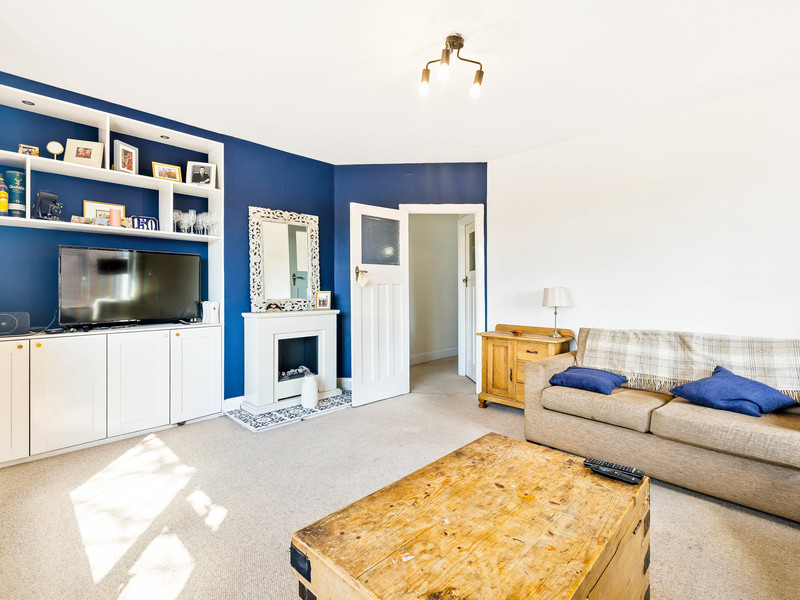 3 bed Maisonette For Sale in Redhill, Surrey