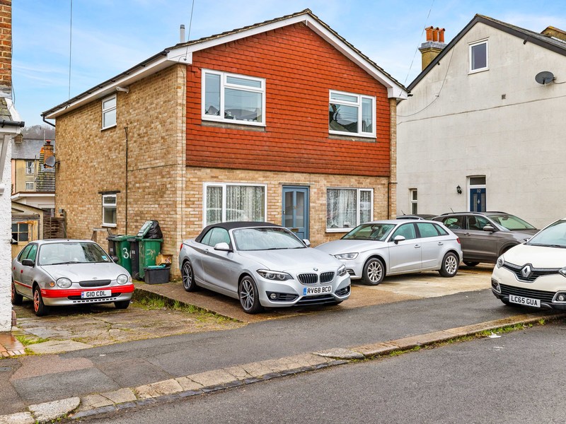 2 bed Maisonette For Sale in Redhill, Surrey