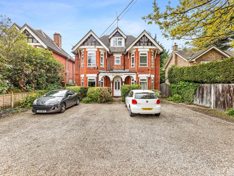 1 bed Maisonette For Sale in Woking, Surrey