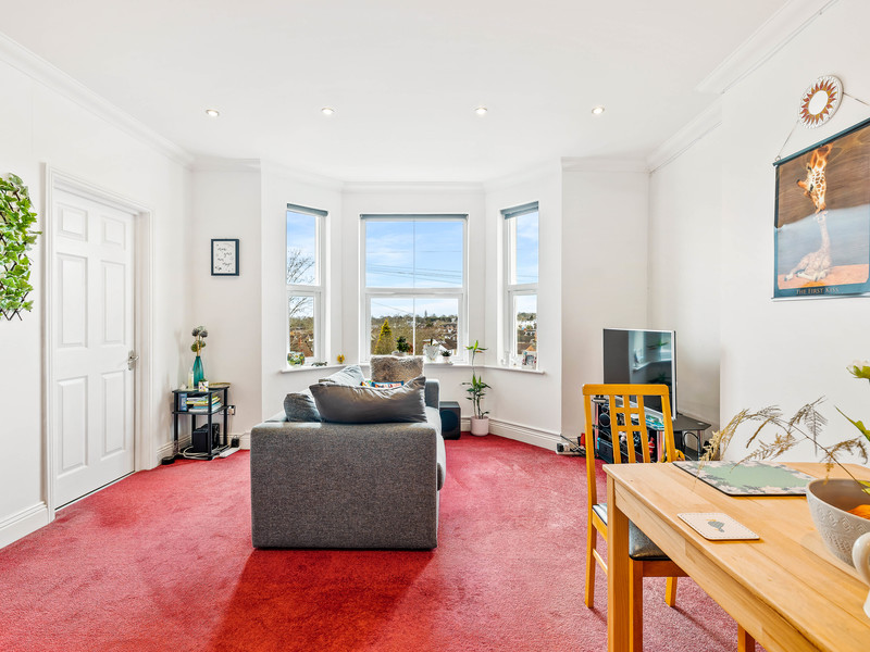 2 bed Apartment For Sale in Redhill, Surrey